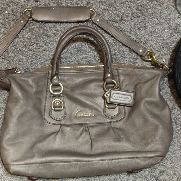 Coach Tan Leather Shoulder Bag with Gold Accents - Picture 4 of 5